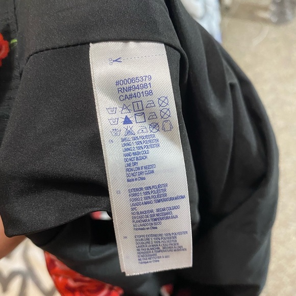 Forever 21 Black Skirt With Rose Details Size: 28 Medium - Picture 5 of 7